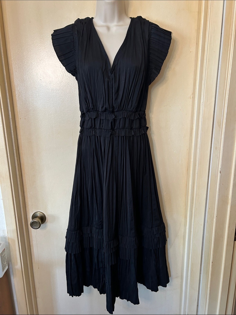 Rielle Black Pleated V-Neck Midi Dress with Smocked Waist size S